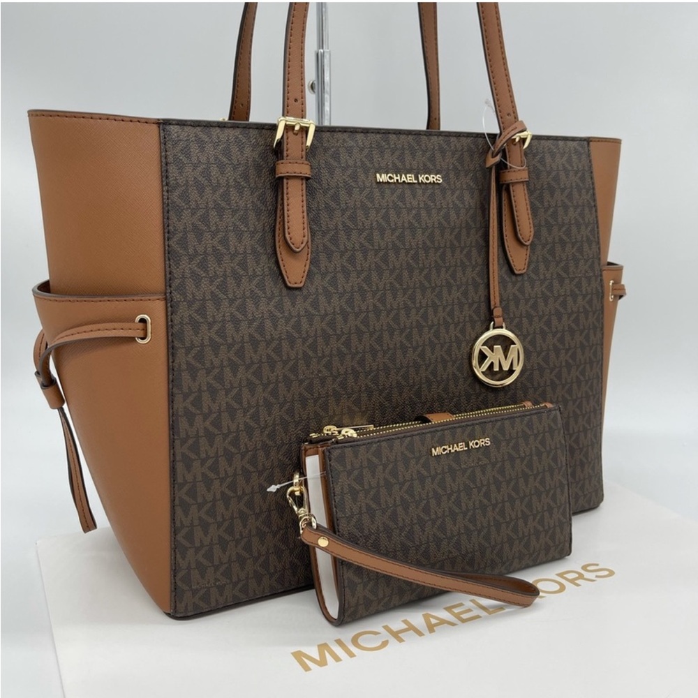 Michael Kors Large Gilly Travel Tote and Double Zip Wallet Wristlet Brown - Picture 4 of 15